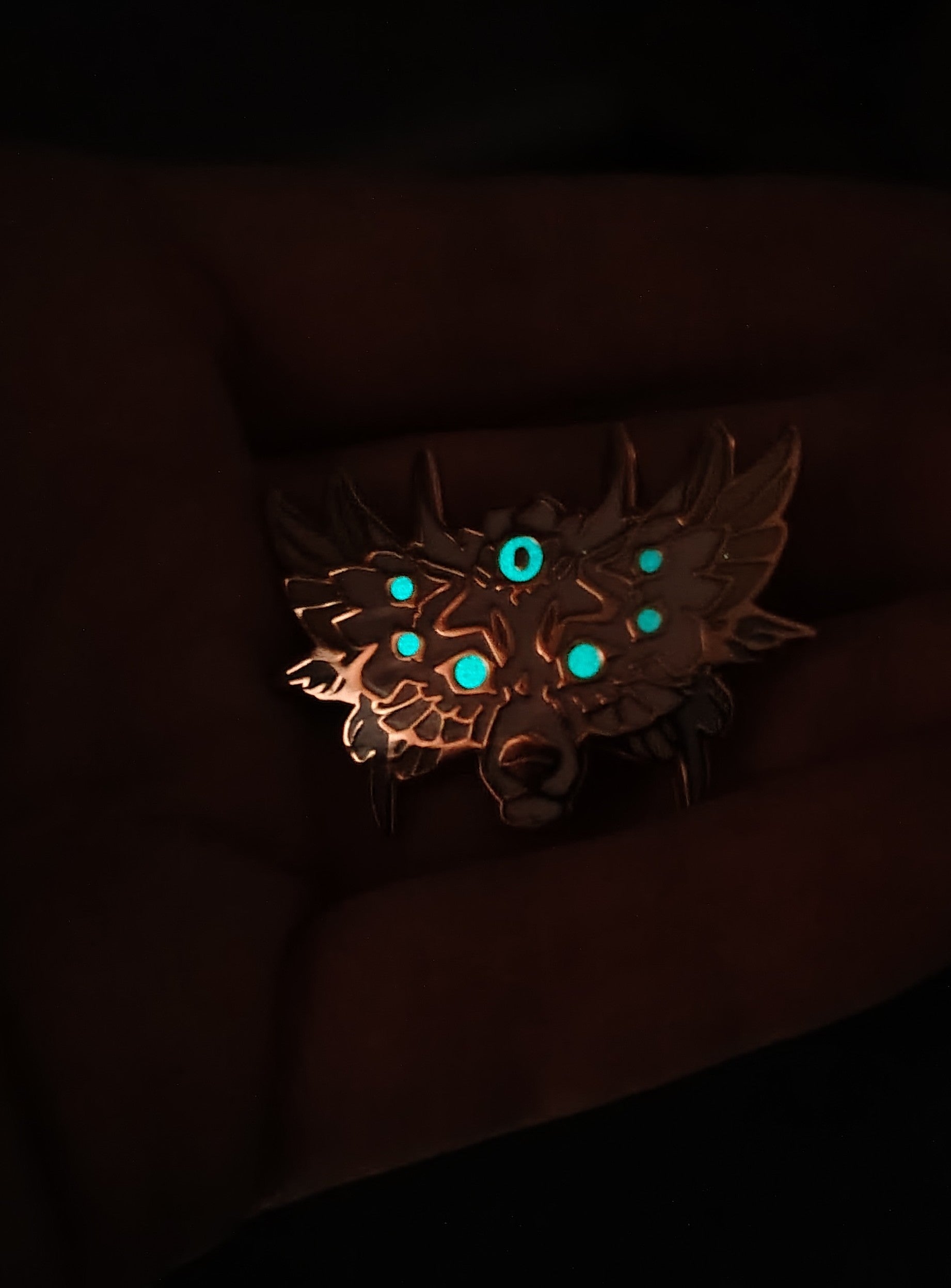 Feather Fang Cryptid Glow in the Dark Pin 3,5cm